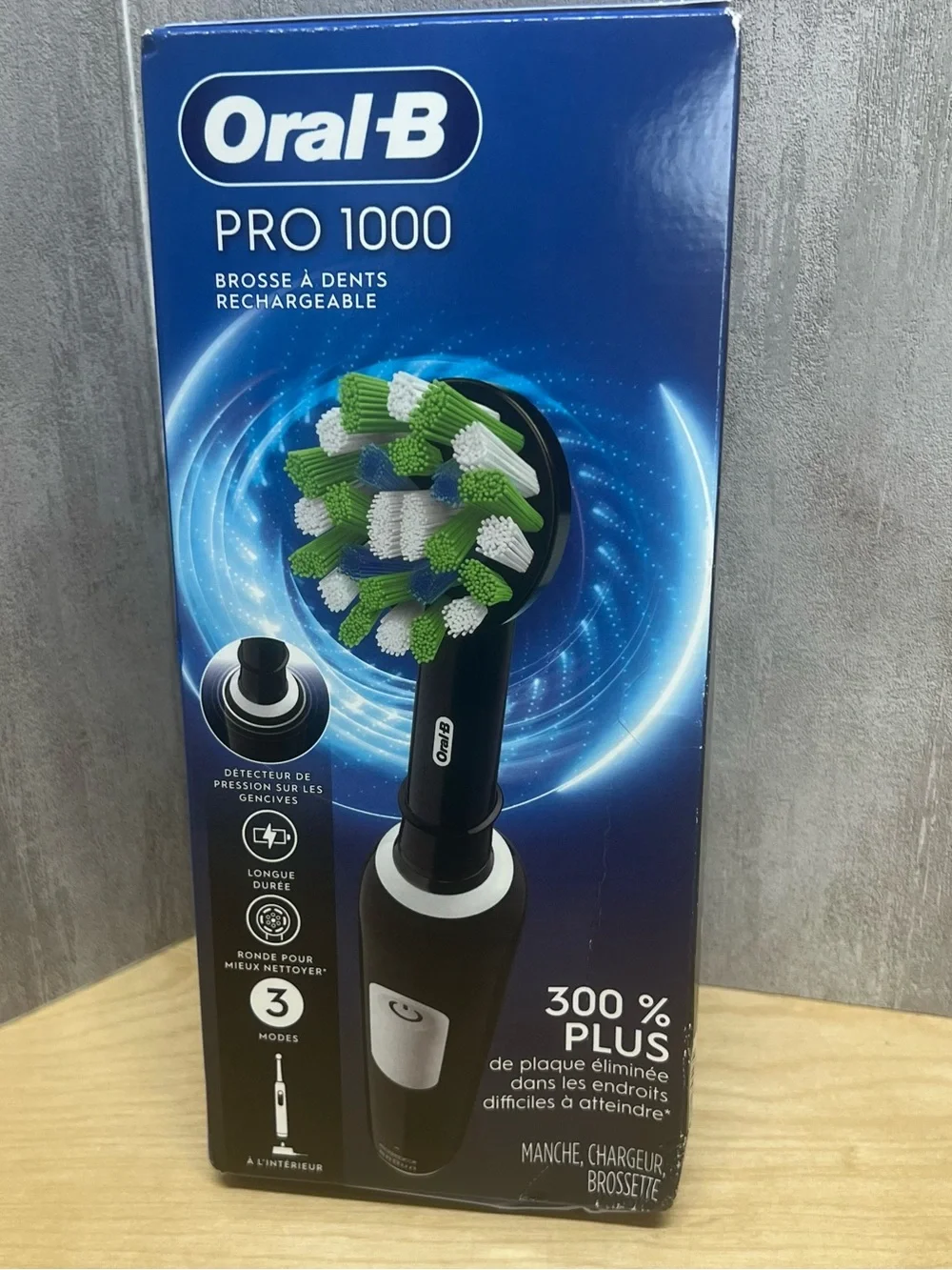 Oral-B Pro 1000 Black Electric Rechargeable Toothbrush Sealed and Brand New